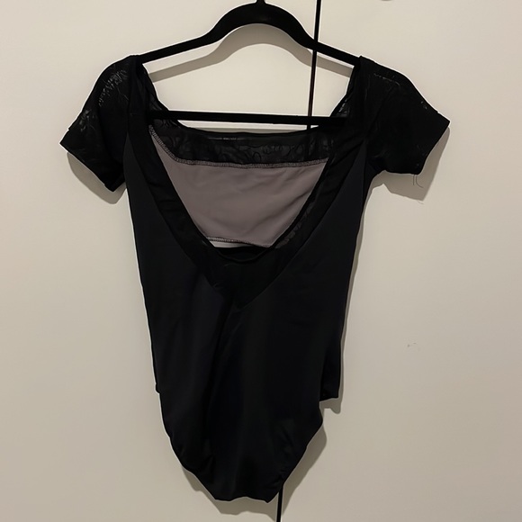 Black cap-sleeve Ainsliewear leotard - Picture 2 of 2